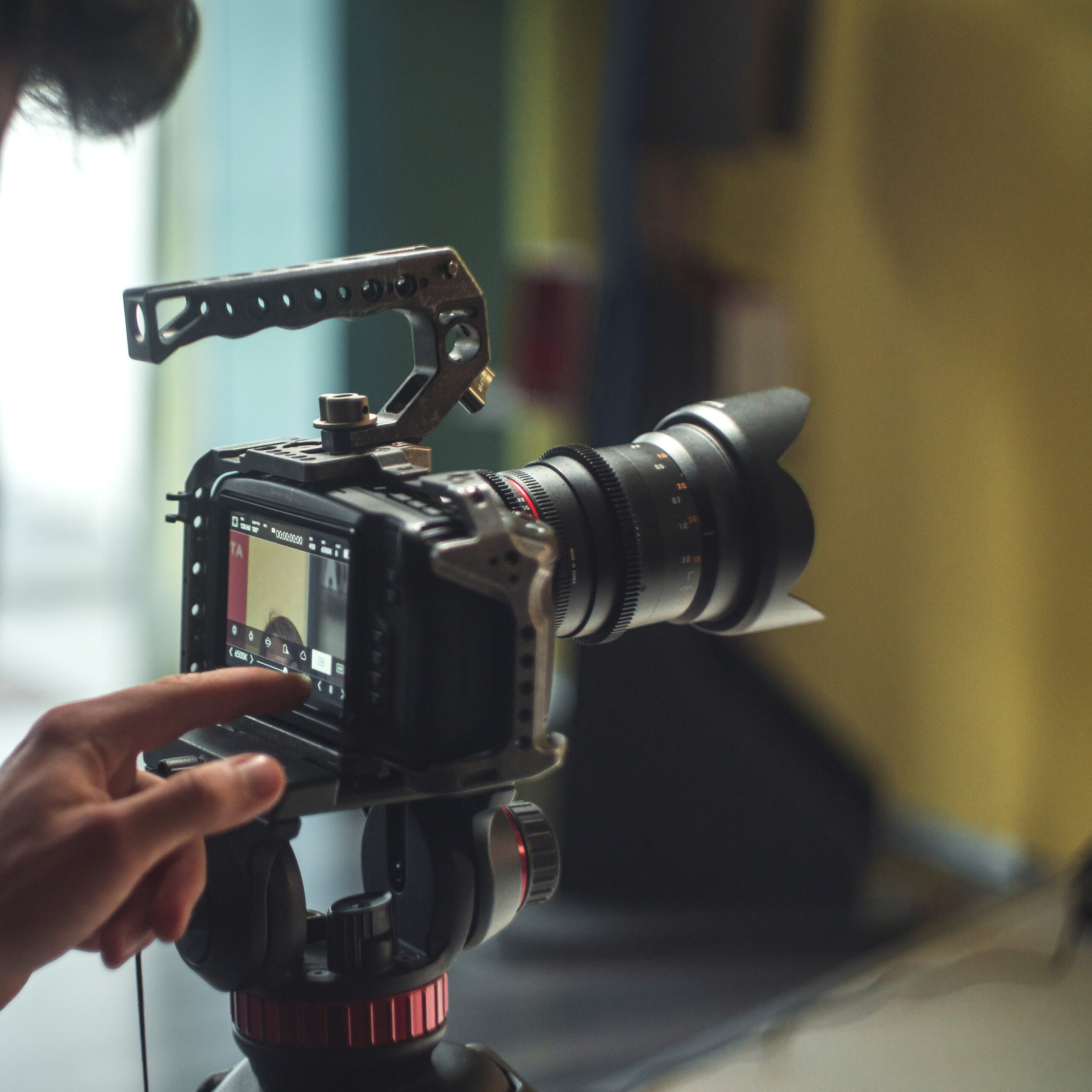 vecteezy hand adjusting cinema camera 1864606 1